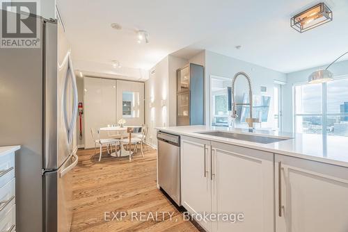 2106 - 4011 Brickstone Mews, Mississauga, ON - Indoor Photo Showing Kitchen