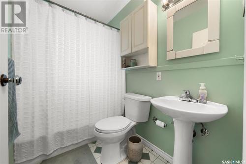 2708 Thornton Avenue, Regina, SK - Indoor Photo Showing Bathroom