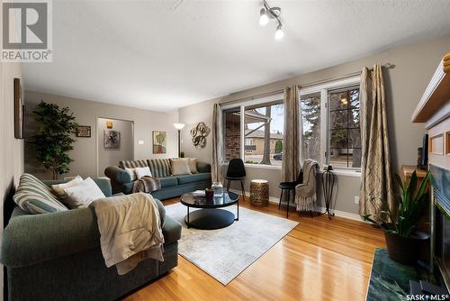 2708 Thornton Avenue, Regina, SK - Indoor Photo Showing Living Room