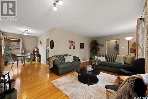 2708 Thornton Avenue, Regina, SK - Indoor Photo Showing Living Room