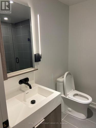 523 - 117 Broadway Avenue, Toronto, ON - Indoor Photo Showing Bathroom