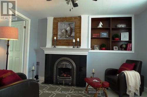 390 Division Street, Kingston (East Of Sir John A. Blvd), ON - Indoor Photo Showing Bedroom