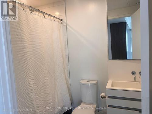 4705 - 197 Yonge Street, Toronto, ON - Indoor Photo Showing Bathroom