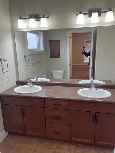 8 Bayhill Crescent, Brandon, MB - Indoor Photo Showing Bathroom