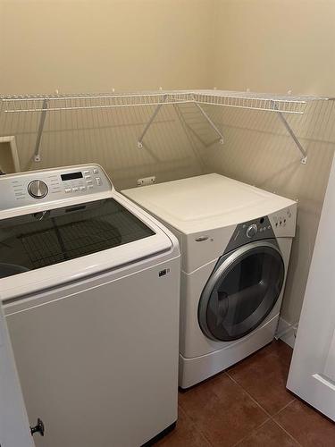 8 Bayhill Crescent, Brandon, MB - Indoor Photo Showing Laundry Room