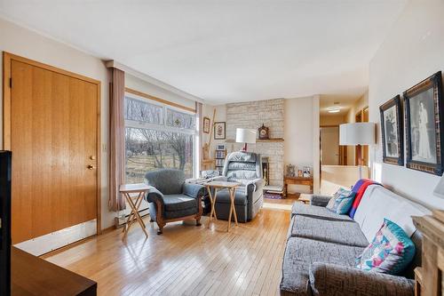 936 Northumberland Road, West St Paul, MB - Indoor Photo Showing Living Room