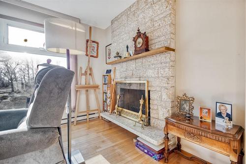 936 Northumberland Road, West St Paul, MB - Indoor With Fireplace