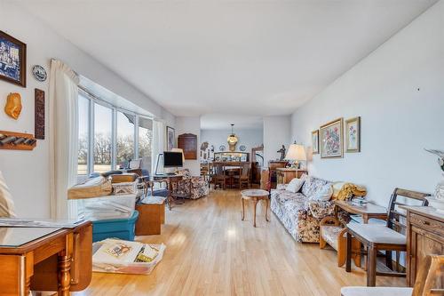 936 Northumberland Road, West St Paul, MB - Indoor Photo Showing Living Room