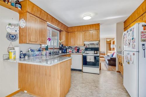 936 Northumberland Road, West St Paul, MB - Indoor Photo Showing Kitchen