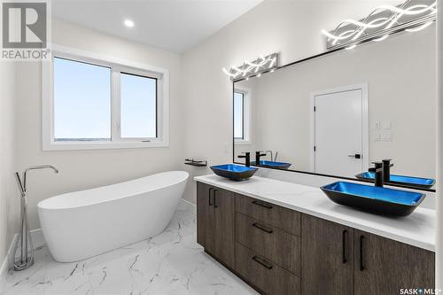 407 Kenaschuk Crescent, Saskatoon, SK - Indoor Photo Showing Bathroom