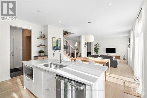 30 Conch Way, Ottawa, ON - Indoor Photo Showing Kitchen With Double Sink With Upgraded Kitchen