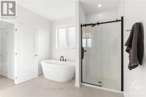 30 Conch Way, Ottawa, ON - Indoor Photo Showing Bathroom