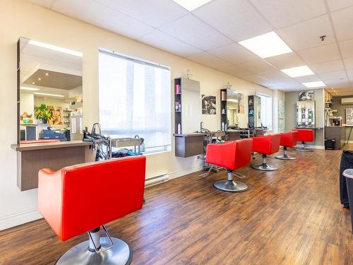 Salon - 400 Rue Miner, Cowansville, QC 