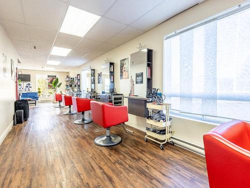 Salon - 400 Rue Miner, Cowansville, QC 