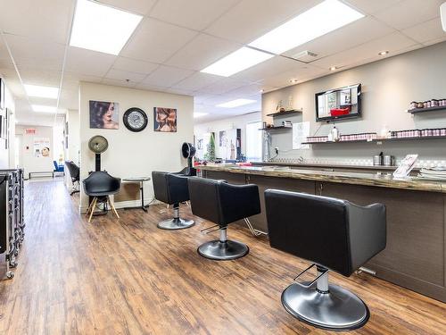 Salon - 400 Rue Miner, Cowansville, QC 