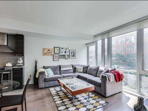 321-3 Market St, Toronto, ON - Indoor Photo Showing Living Room