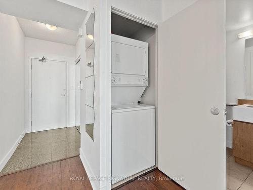 610-3 Navy Wharf Crt, Toronto, ON - Indoor Photo Showing Laundry Room