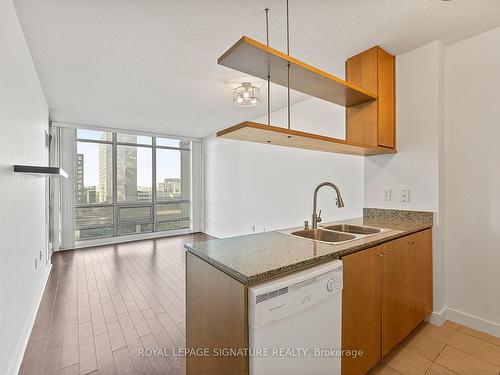 610-3 Navy Wharf Crt, Toronto, ON - Indoor Photo Showing Kitchen With Double Sink