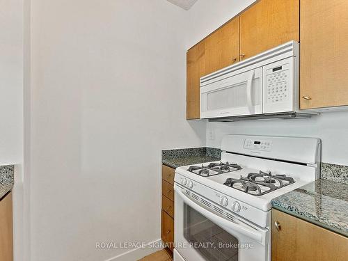 610-3 Navy Wharf Crt, Toronto, ON - Indoor Photo Showing Kitchen