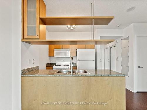 610-3 Navy Wharf Crt, Toronto, ON - Indoor Photo Showing Kitchen With Double Sink