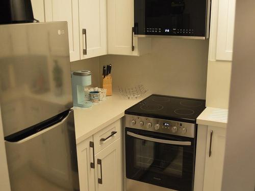 410-88 Charles St E, Toronto, ON - Indoor Photo Showing Kitchen