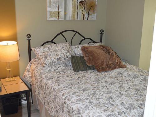 410-88 Charles St E, Toronto, ON - Indoor Photo Showing Bedroom