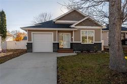 122 St Vital RD  Winnipeg, MB R2M 1Z9