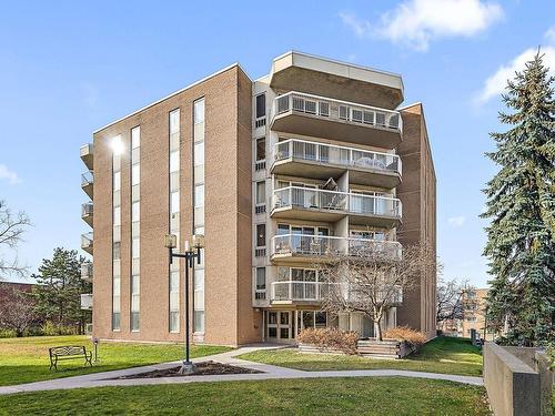 Exterior entrance - 407-2320 Rue Ward, Montréal (Saint-Laurent), QC - Outdoor With Balcony With Facade