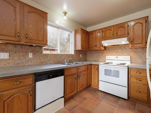 Cuisine - 33 Rue Lauzon, Rigaud, QC - Indoor Photo Showing Kitchen With Double Sink