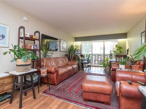 208-2050 White Birch Rd, Sidney, BC - Indoor Photo Showing Living Room