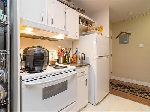 208-2050 White Birch Rd, Sidney, BC - Indoor Photo Showing Kitchen