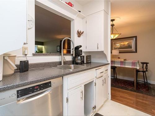 208-2050 White Birch Rd, Sidney, BC - Indoor Photo Showing Kitchen