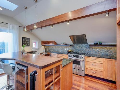 3-1145 Oscar St, Victoria, BC - Indoor Photo Showing Kitchen