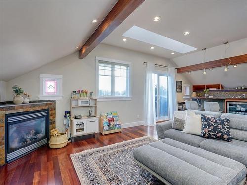 3-1145 Oscar St, Victoria, BC - Indoor Photo Showing Living Room With Fireplace