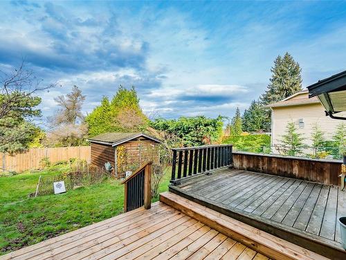 5524-5526 Lost Lake Rd, Nanaimo, BC - Outdoor With Deck Patio Veranda