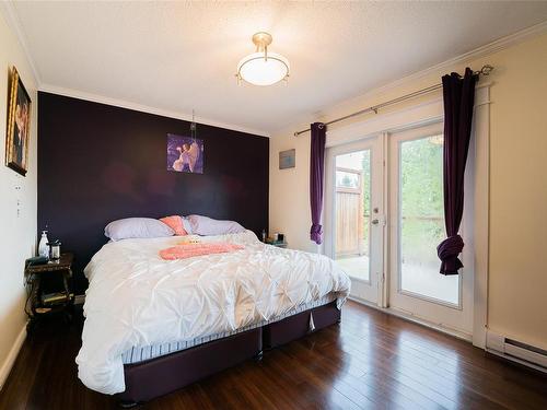 5524-5526 Lost Lake Rd, Nanaimo, BC - Indoor Photo Showing Bedroom