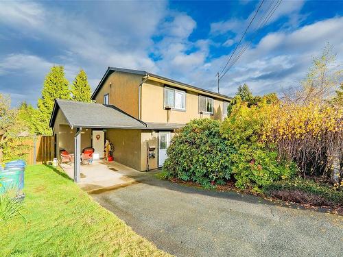 5524-5526 Lost Lake Rd, Nanaimo, BC - Outdoor