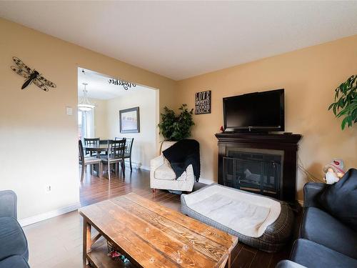 5524-5526 Lost Lake Rd, Nanaimo, BC - Indoor Photo Showing Living Room With Fireplace