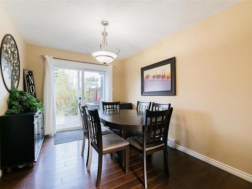 5524-5526 Lost Lake Rd, Nanaimo, BC - Indoor Photo Showing Dining Room