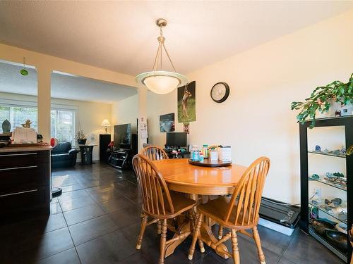 5524-5526 Lost Lake Rd, Nanaimo, BC - Indoor Photo Showing Dining Room