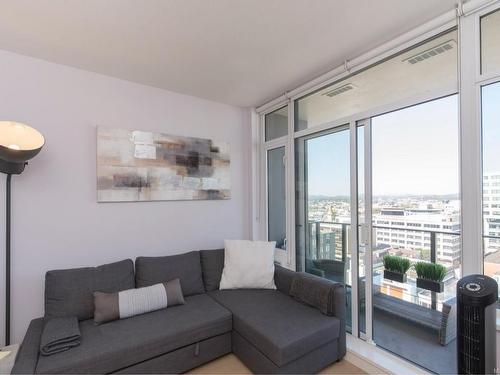 1402-728 Yates St, Victoria, BC - Indoor Photo Showing Living Room