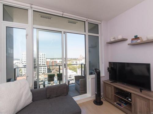 1402-728 Yates St, Victoria, BC - Indoor Photo Showing Living Room