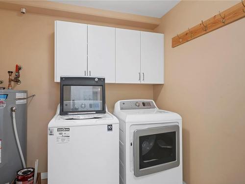 214-350 Island Hwy South, Campbell River, BC - Indoor Photo Showing Laundry Room