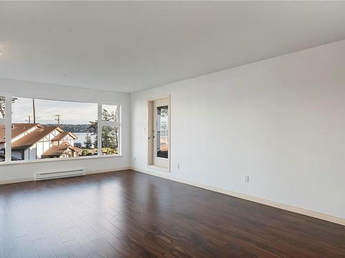 214-350 Island Hwy South, Campbell River, BC - Indoor Photo Showing Living Room