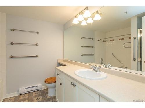 207-5660 Edgewater Lane, Nanaimo, BC - Indoor Photo Showing Bathroom