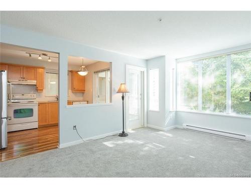 207-5660 Edgewater Lane, Nanaimo, BC - Indoor Photo Showing Kitchen