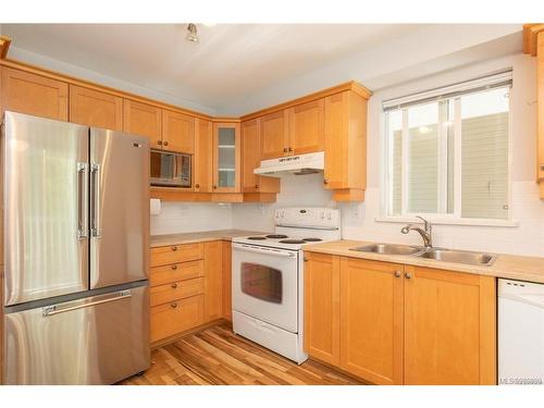 207-5660 Edgewater Lane, Nanaimo, BC - Indoor Photo Showing Kitchen With Double Sink