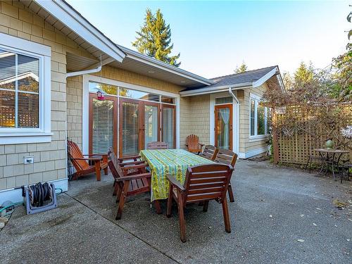 598 Arbutus St, Qualicum Beach, BC 