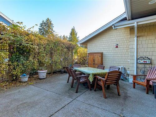 598 Arbutus St, Qualicum Beach, BC 