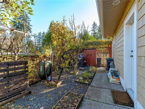 598 Arbutus St, Qualicum Beach, BC 